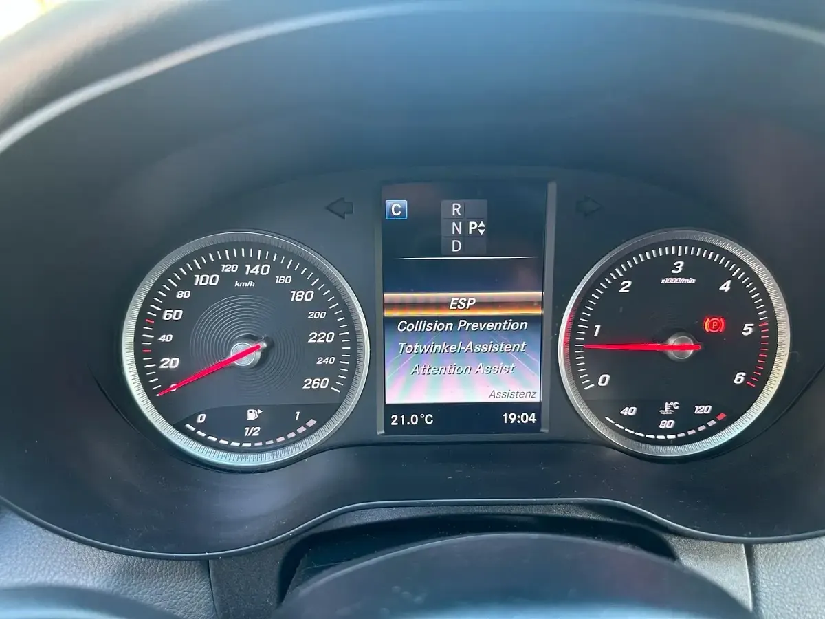 Gebraucht Mercedes C200 Avantgarde 136 PS (100 kW) 2016 Blau Kombi