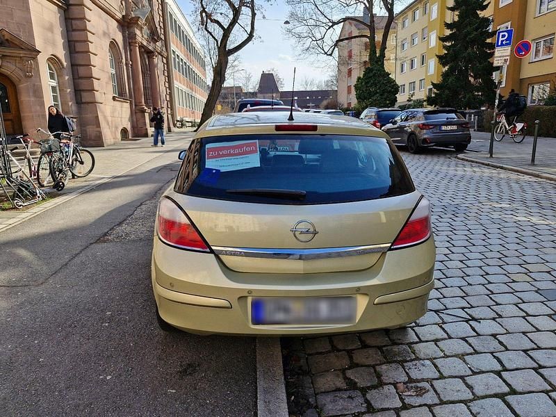 Gebraucht Opel Astra Elegance 105 PS (77 kW) 2004 Gold Limousine