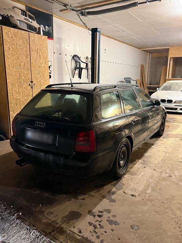 Gebraucht Audi A4 Sport 150 PS (110 kW) 1998 Schwarz Kombi