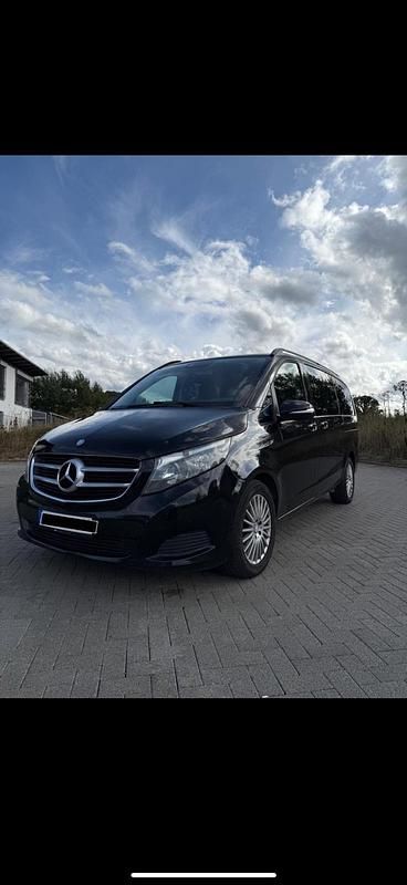 Schwarz Gebraucht 2016 Mercedes V250 Van / Kleinbus | 26.700 € (Superpreis) - Bild 1/4