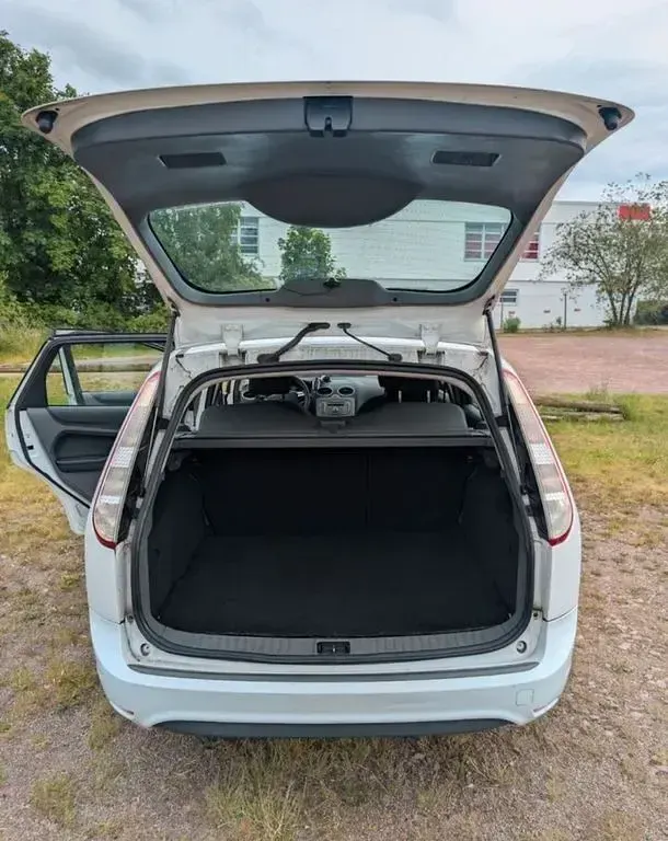 Gebraucht Ford Focus Ambiente 101 PS (74 kW) 2009 Weiß Limousine