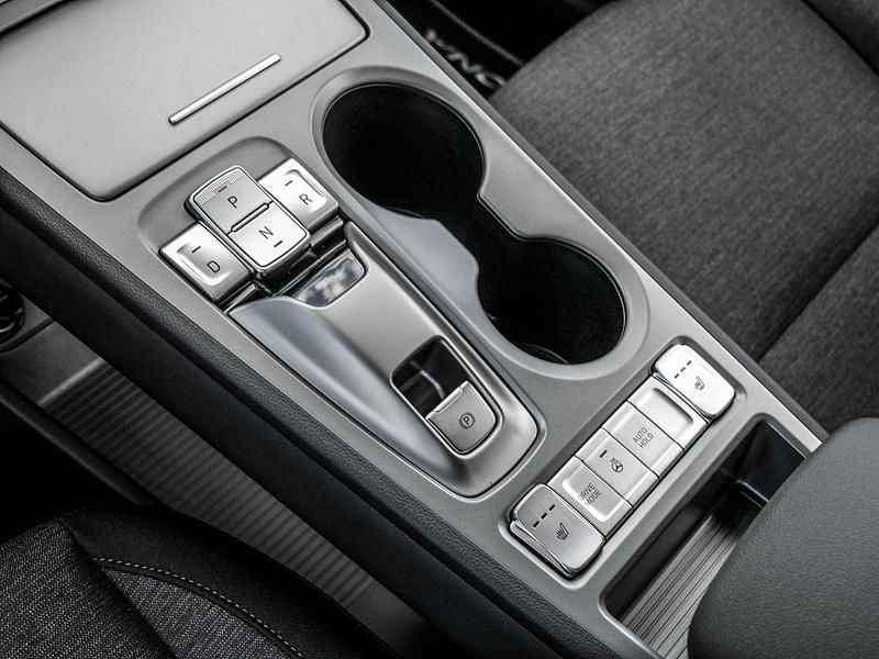 Gebraucht Hyundai Kona Select 73 kW (100 PS) 2023 Dive in jeju / sol SUV