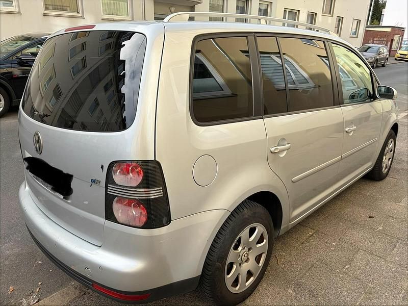 Gebraucht VW Touran 140 PS (102 kW) 2007 Silber Van / Kleinbus