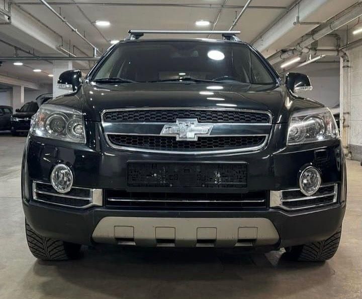 Schwarz Gebraucht 2009 Chevrolet Captiva Sport SUV | 5.990 € (Fairer Preis) - Bild 1/4