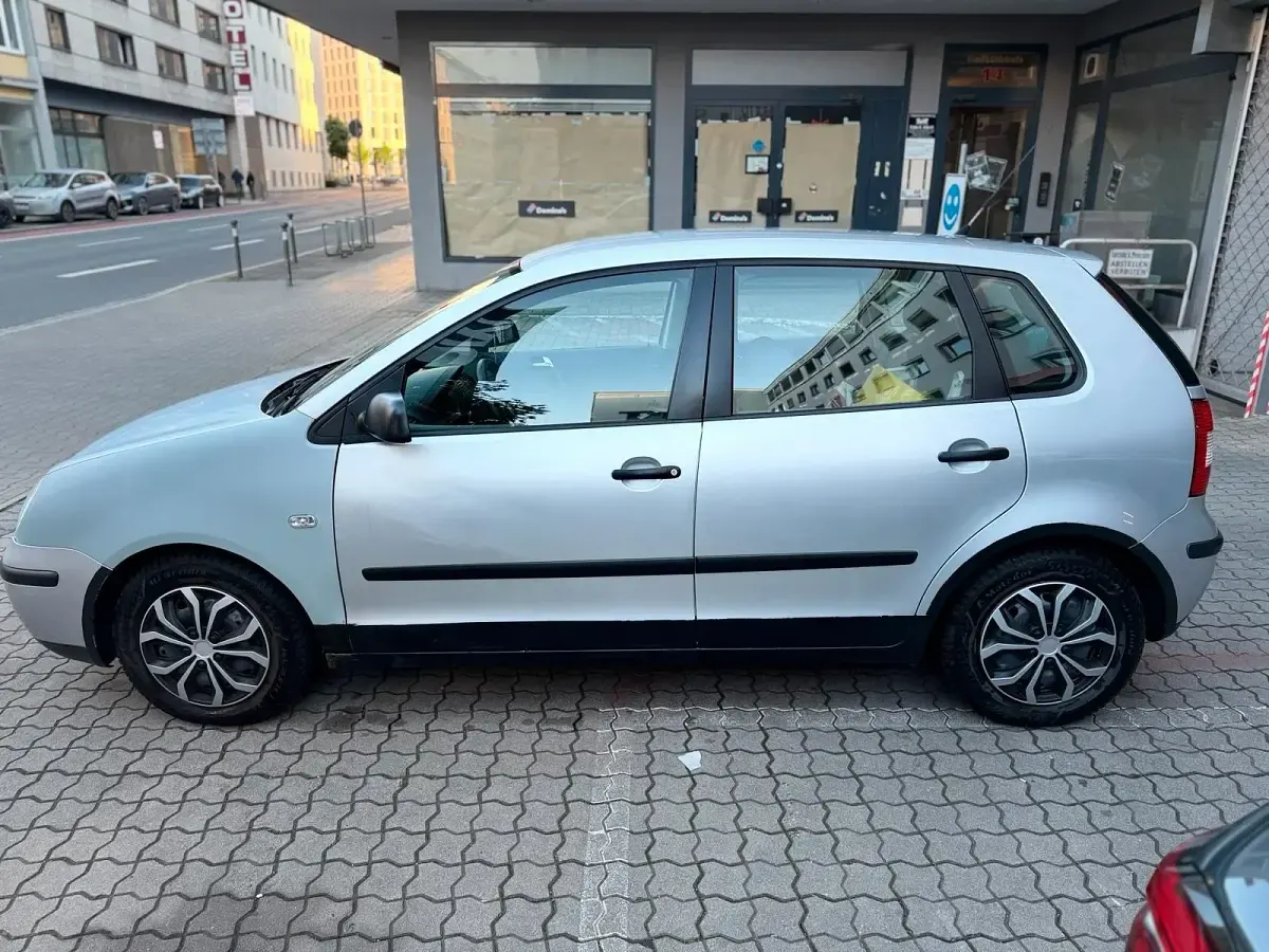 Gebraucht VW Polo 64 PS (47 kW) 2004 Grau Kleinwagen