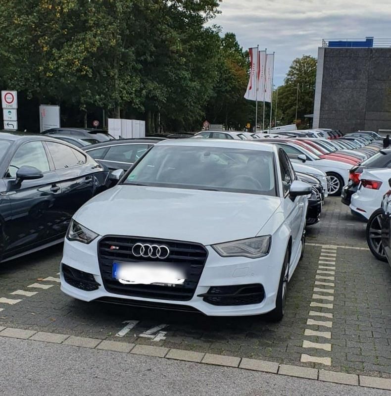 Weiß Gebraucht 2015 Audi S3 Sport Limousine | 27.000 € (Fairer Preis) - Bild 1/4