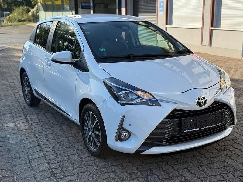 Gebraucht Toyota Yaris Team 111 PS (81 kW) 2020 Weiß Limousine