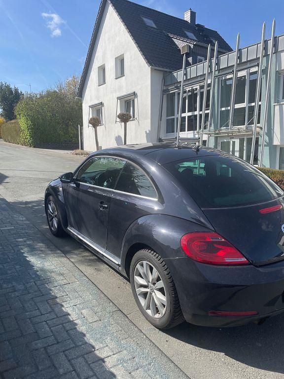 Gebraucht VW Beetle Design 105 PS (77 kW) 2012 Schwarz Kleinwagen
