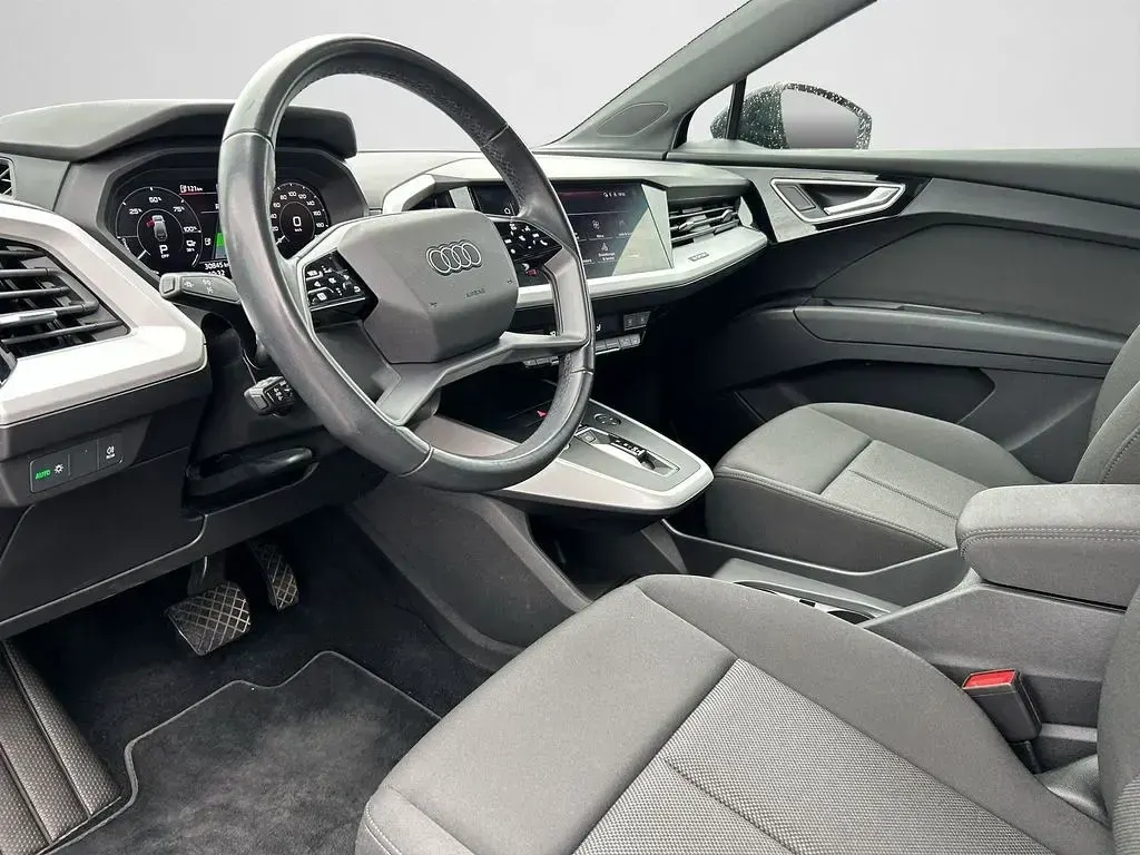 Gebraucht Audi Q4 e-tron Basis 125 kW (170 PS) 2022 Mythosschwarz metallic (metallic) SUV