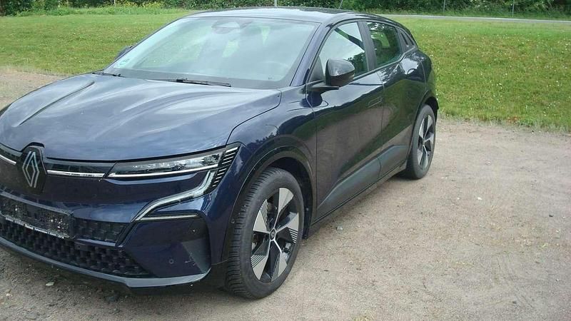 Gebraucht Renault Megane E-Tech Equilibre 96 kW (131 PS) 2022 Nacht  blau Limousine