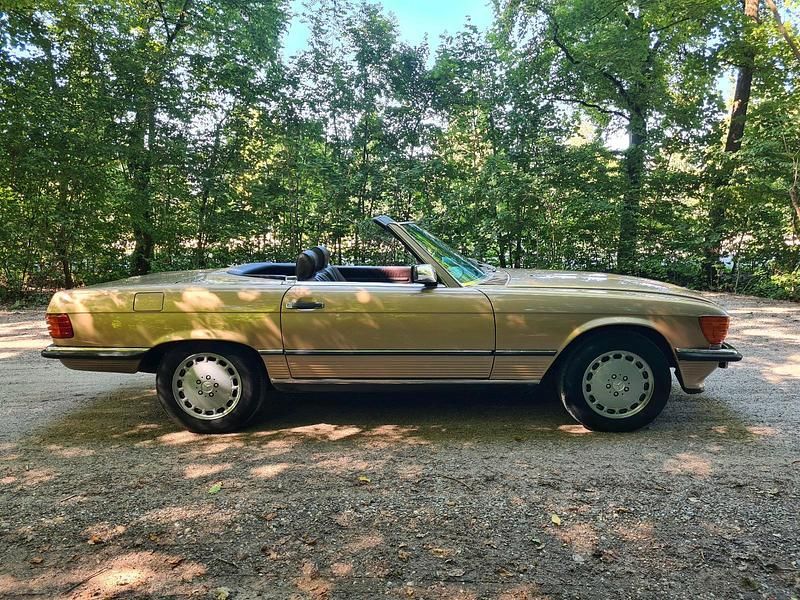 Gebraucht Mercedes 560 231 PS (169 kW) 1987 Gold Cabrio