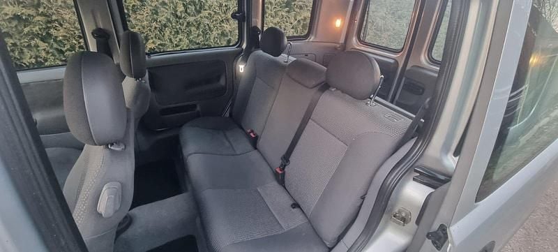 Gebraucht Opel Combo 75 PS (55 kW) 2003 Silber Van / Kleinbus