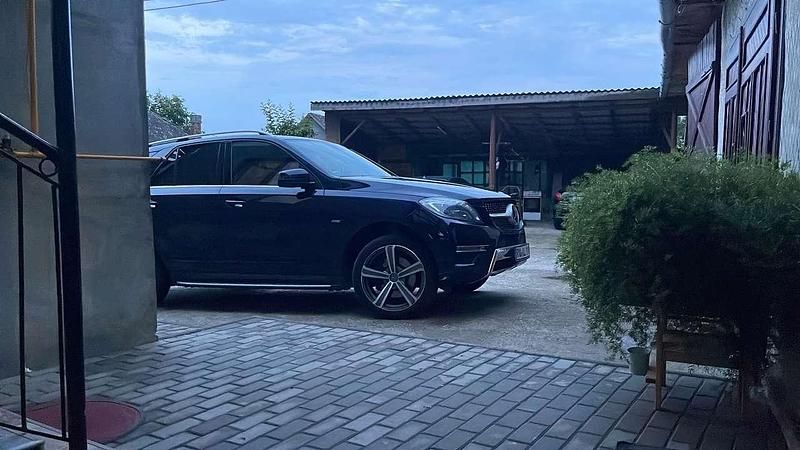 Gebraucht Mercedes ML350 258 PS (189 kW) 2013 Blau SUV