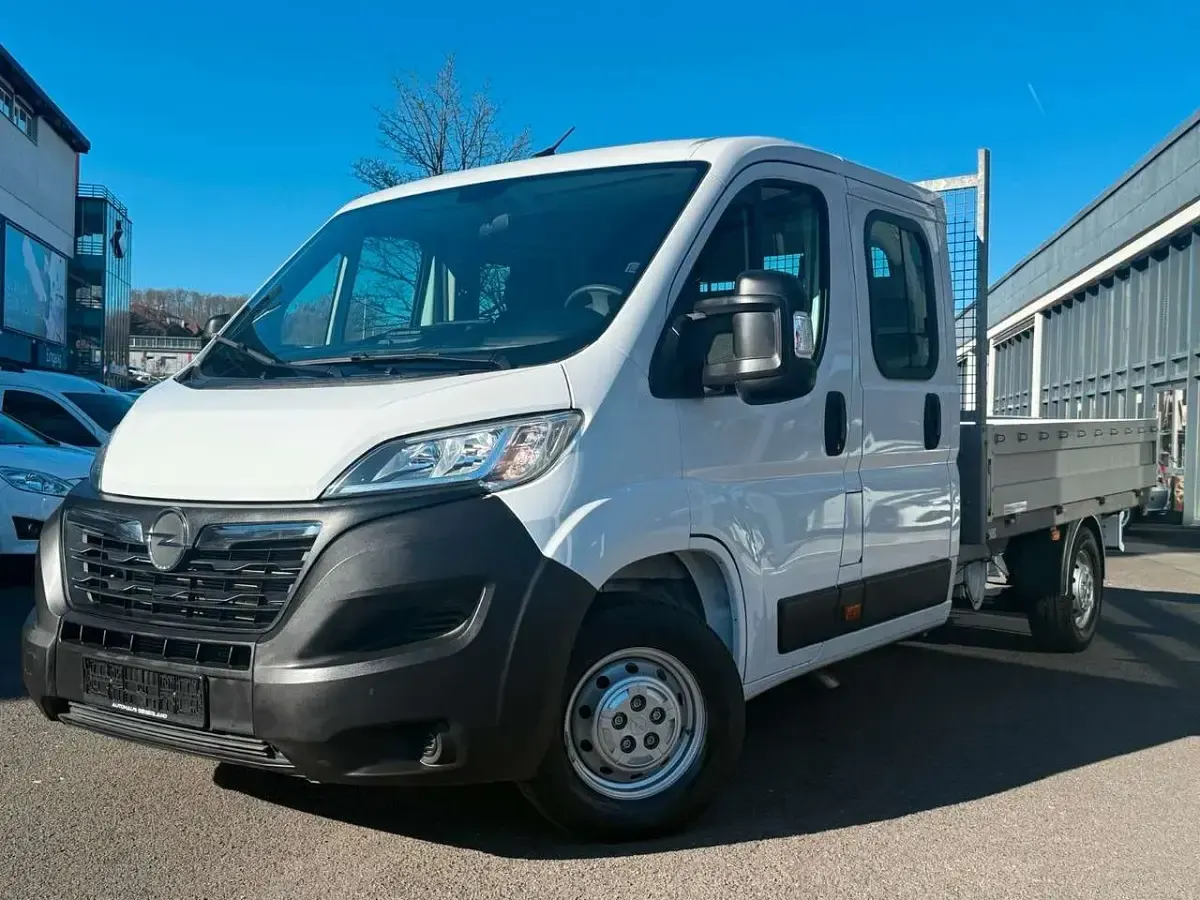 Gebraucht Opel Movano 140 PS (102 kW) 2023 Casabl/arctic/eisweiss/kaolin Van