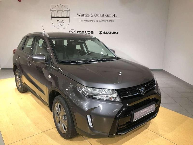Titan dark gray Neu 2025 Suzuki Vitara Club SUV | 21.390 € (Guter Preis) - Bild 1/4
