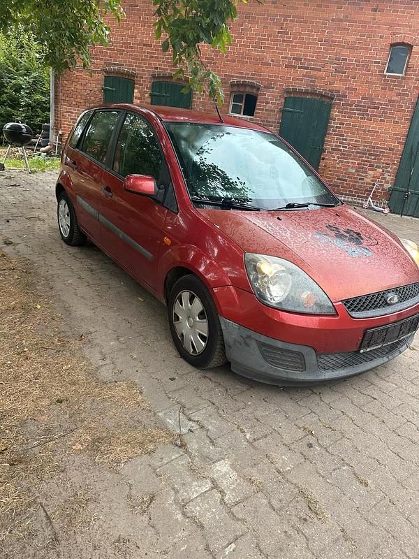 Rot Gebraucht 2006 Ford Fiesta Kleinwagen | 600 € (Superpreis) - Bild 1/4