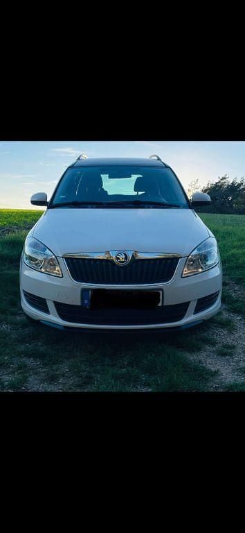 Gebraucht Skoda Roomster Plus Edition 86 PS (63 kW) 2013 Weiß Van / Kleinbus