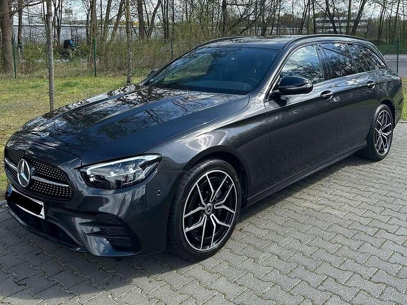 Grau Gebraucht 2021 Mercedes E200 AMG line Kombi | 38.500 € (Fairer Preis) - Bild 1/4