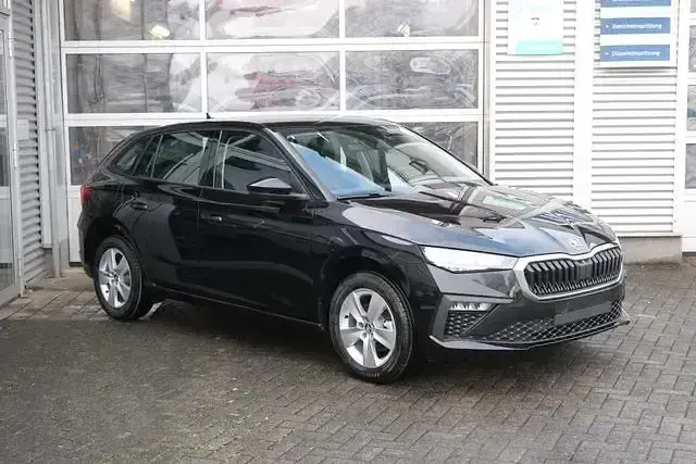 Neu Skoda Scala Selection 116 PS (85 kW) 2025 Schwarz Kleinwagen
