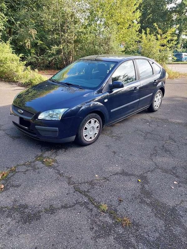 Blau Gebraucht 2007 Ford Focus Fun X Limousine | 1.900 € (Fairer Preis) - Bild 1/4
