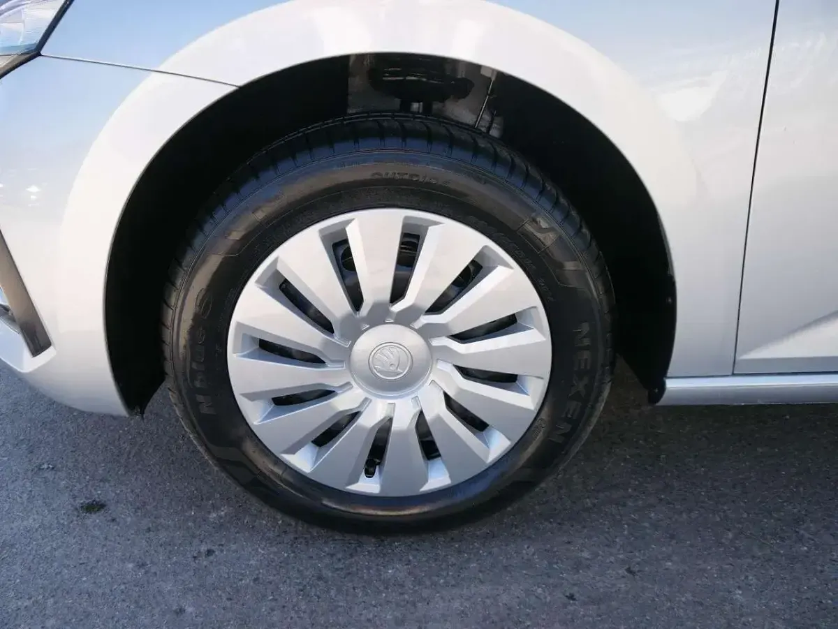 Nuova Skoda Scala Selection 150 CV (110 kW) 2026 Argento Utilitaria