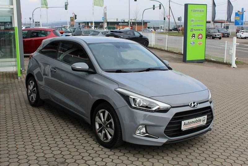 Gebraucht Hyundai i20 101 PS (74 kW) 2016 Grau Coupé