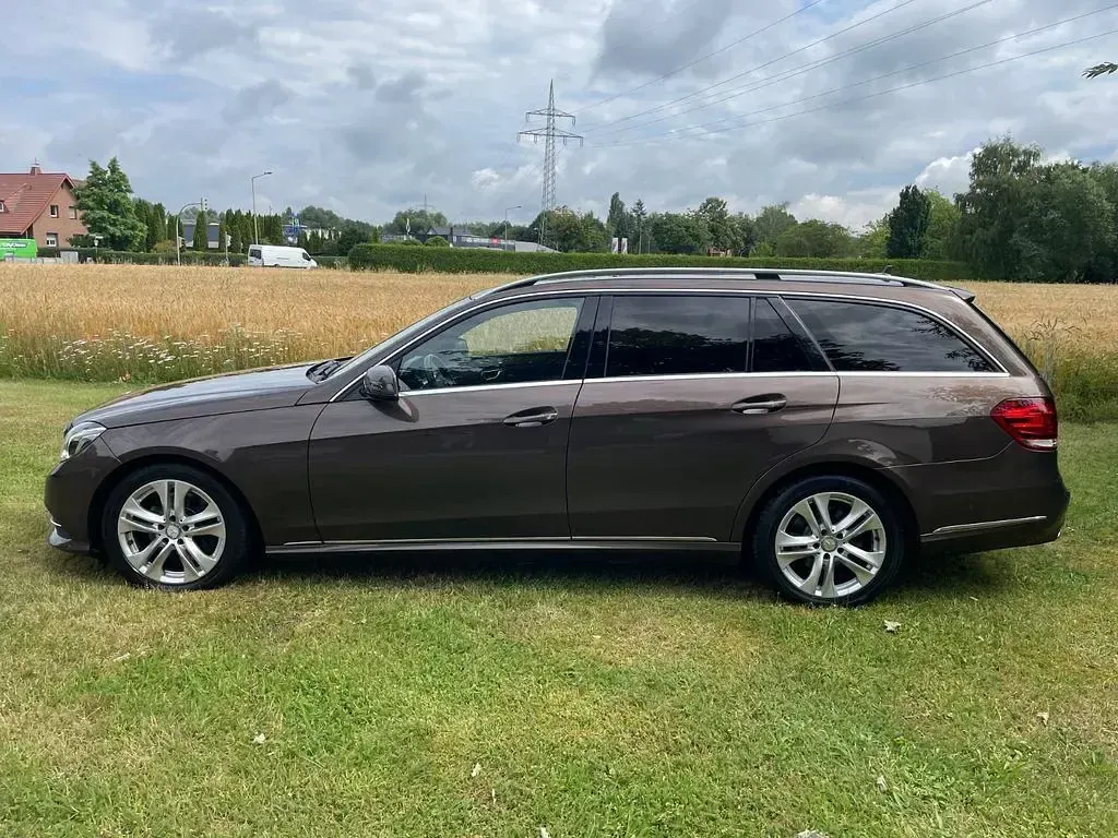 Gebraucht Mercedes E250 204 PS (150 kW) 2013 Braun Limousine