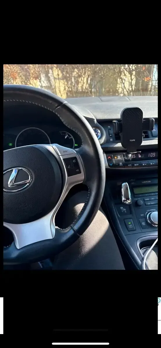 Second-hand Lexus CT200h 136 CP (100 kW) 2011 Alb Berlinǎ