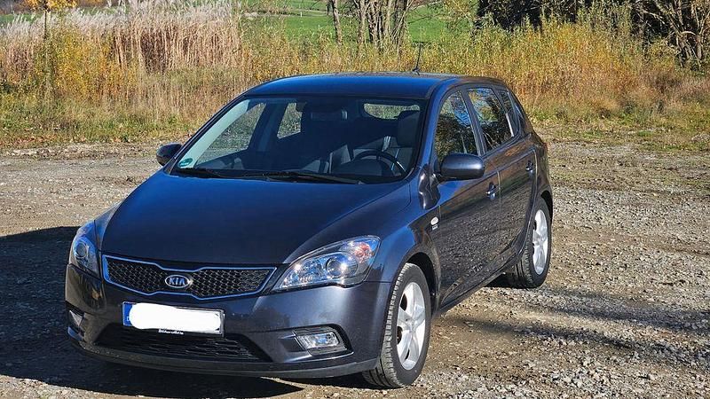 Gebraucht Kia Ceed Edition 7 90 PS (66 kW) 2012 Grau Kleinwagen