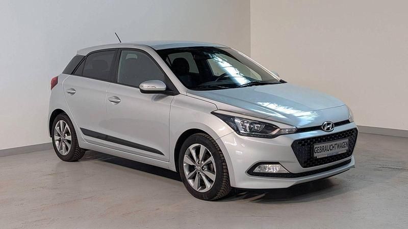 Gebraucht Hyundai i20 Passion 84 PS (61 kW) 2016 Silber Kleinwagen