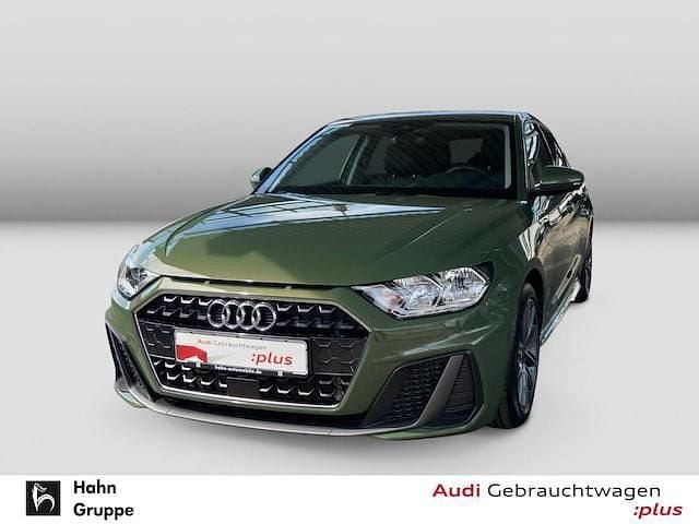 Distriktgrün metallic Gebraucht 2024 Audi A1 Sportback S-Line Kleinwagen | 24.430 € (Guter Preis) - Bild 1/4