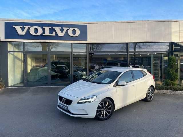 Weiß Gebraucht 2019 Volvo V40 Momentum Limousine | 16.800 € (Fairer Preis) - Bild 1/4