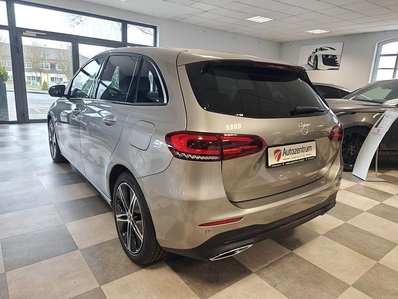 Gebraucht Mercedes B180 116 PS (85 kW) 2020 Silber Van / Kleinbus