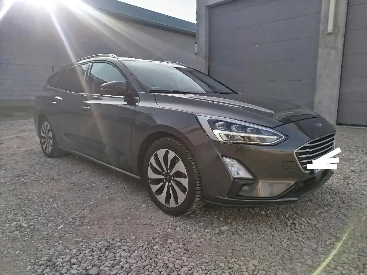 Usado Ford Focus Titanium 125 CV (91 kW) 2019 Plateado Familiar