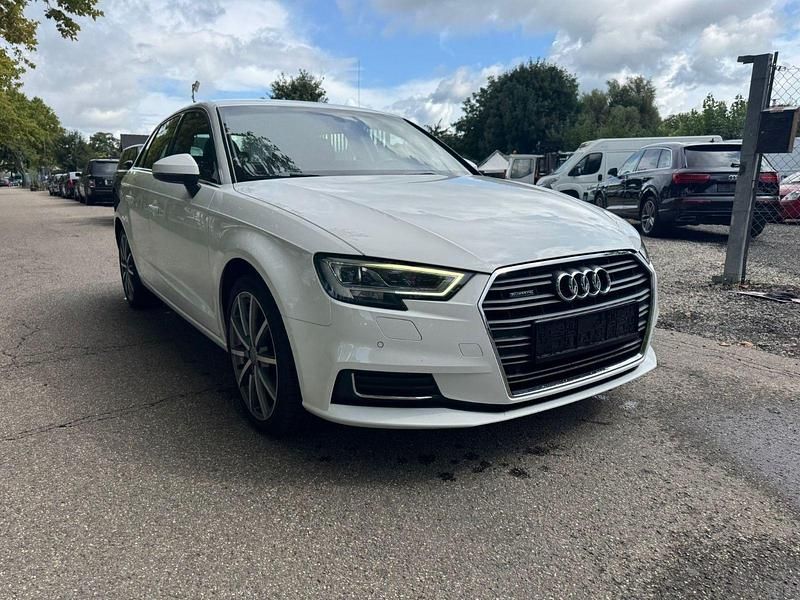 Gebraucht Audi A3 Sportback Design 184 PS (135 kW) 2019 Weiß Kleinwagen