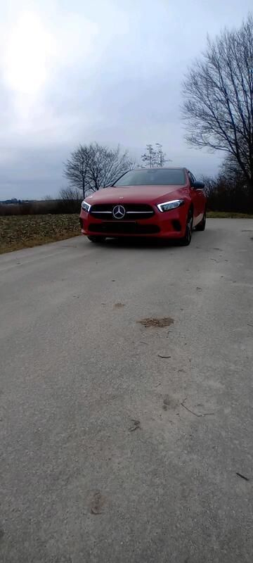 Rot Gebraucht 2019 Mercedes A180 Limousine | 20.800 € (Fairer Preis) - Bild 1/4