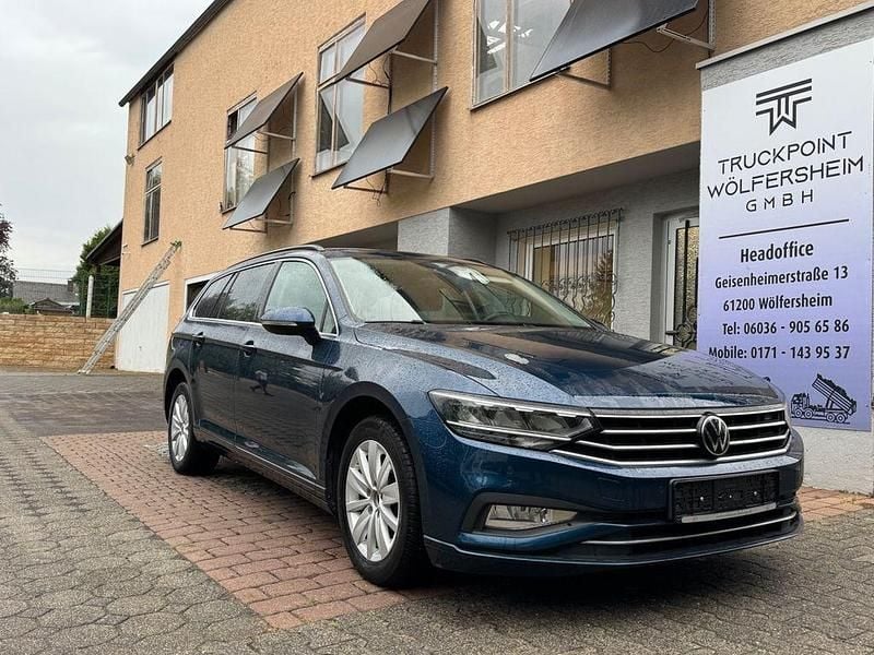 Blau Gebraucht 2020 VW Passat Kombi | 15.351 € (Fairer Preis) - Bild 1/4