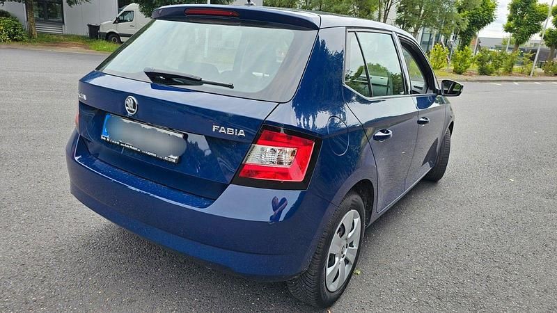 Blau Gebraucht 2015 Skoda Fabia Cool Edition Kleinwagen | 7.599 € (Guter Preis) - Bild 1/4