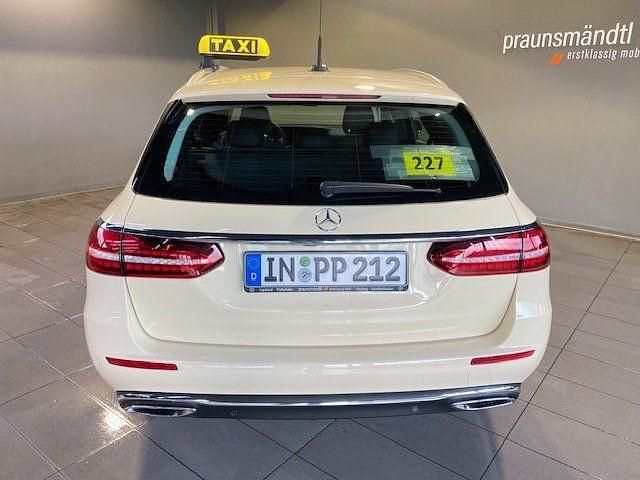 Gebraucht Mercedes E220 Avantgarde 200 PS (147 kW) 2023 Hellelfenbein Kombi