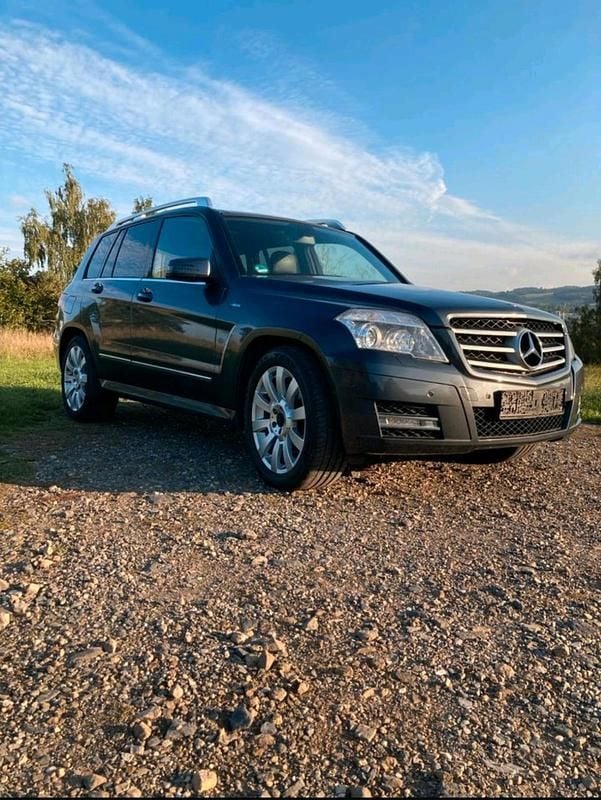 Grau Gebraucht 2011 Mercedes GLK250 SUV | 9.850 € (Fairer Preis) - Bild 1/4