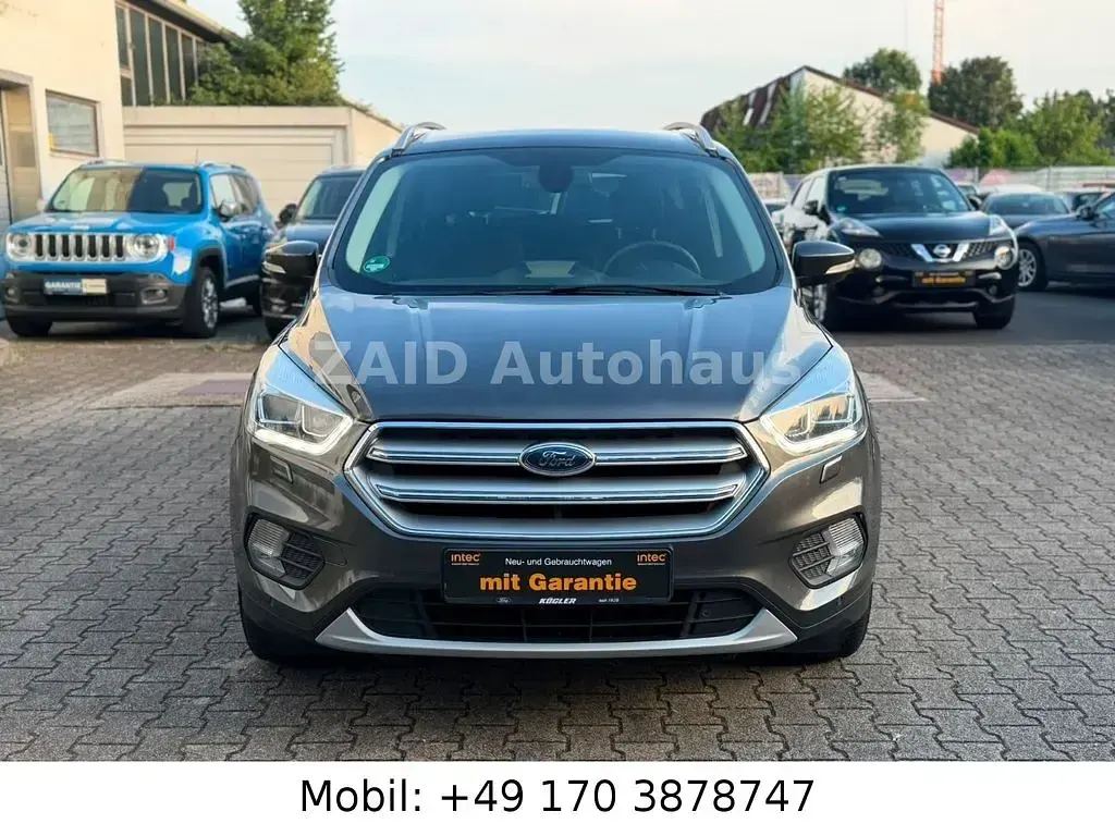 Gebraucht Ford Kuga Titanium 150 PS (110 kW) 2018 Grau SUV