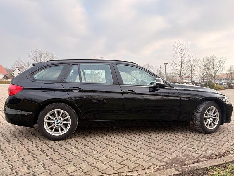 Gebraucht BMW 320 Advantage 184 PS (135 kW) 2019 Schwarz Kombi
