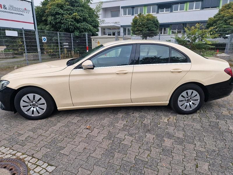 Gebraucht Mercedes E200 150 PS (110 kW) 2020 Beige Limousine