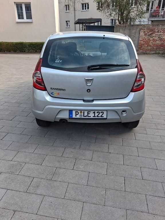 Gebraucht Dacia Sandero 75 PS (55 kW) 2012 Silber Limousine