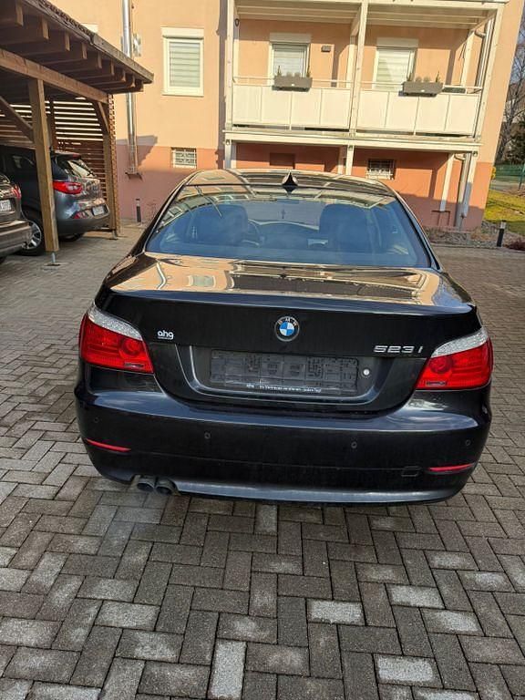 Gebraucht BMW 523 Exclusive 190 PS (139 kW) 2009 Schwarz Limousine