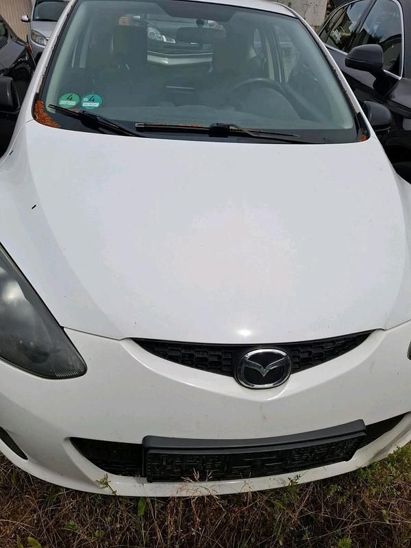 Weiß Gebraucht 2008 Mazda 2 Kleinwagen | 250 € - Bild 1/4