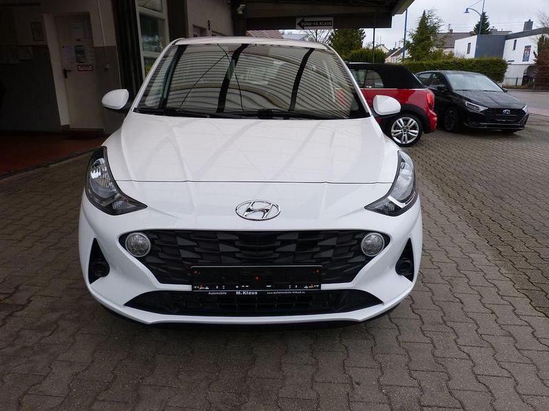 Gebraucht Hyundai i10 67 PS (49 kW) 2023 Weiß Kleinwagen