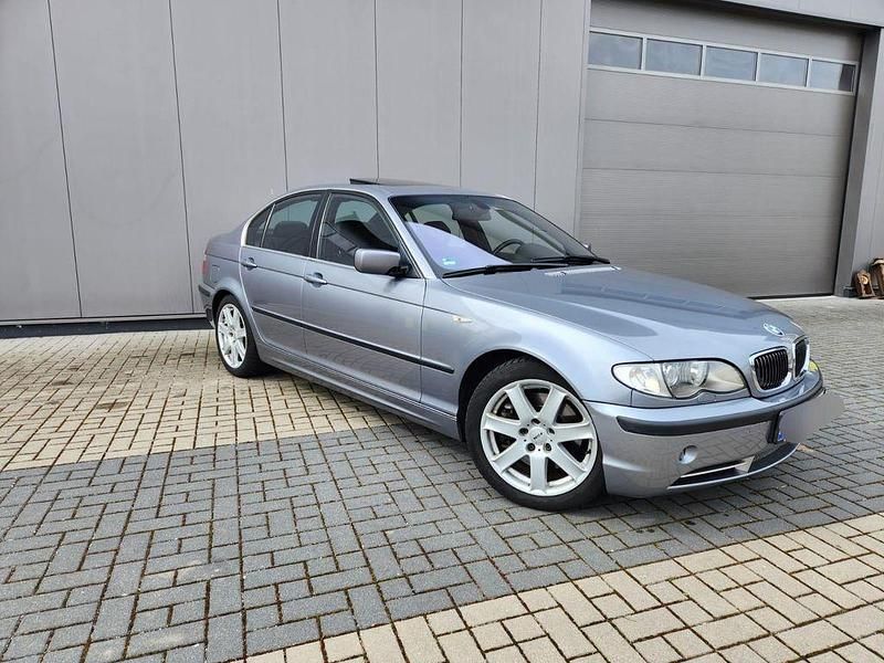 Grau Gebraucht 2005 BMW 330 Limousine | 5.399 € (Fairer Preis) - Bild 1/4
