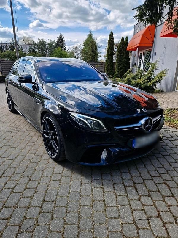 Schwarz Gebraucht 2018 Mercedes E63S AMG AMG Kombi | 38.500 € - Bild 1/4