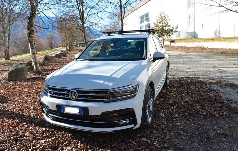 Weiß Gebraucht 2017 VW Tiguan Highline SUV | 21.490 € (Etwas zu teuer) - Bild 1/4